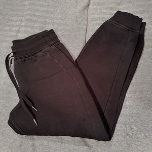 Black lulu jogger sweats